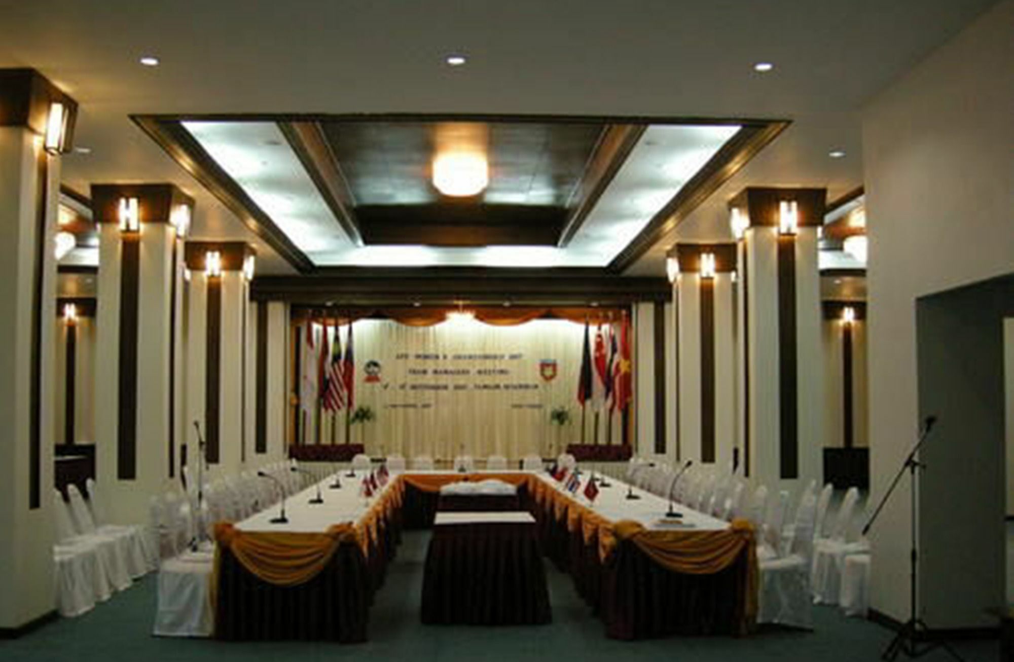 Hotel Γιανγκόν Εξωτερικό φωτογραφία